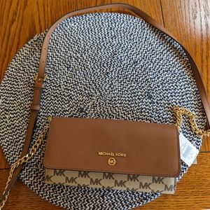 Michael kors jet set charm wallet crossbody